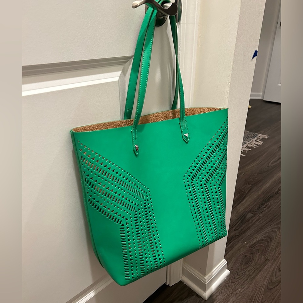 Stella & Dot Filmore Tote - Picture 5 of 6